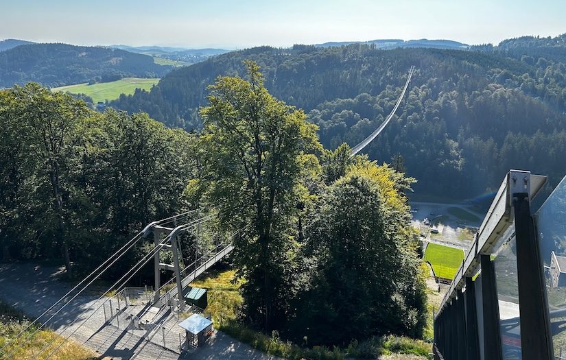 Skywalk vanaf toren springschans